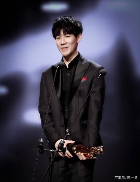 LPL夏季赛W7D5：Yskm交手Solokill，Rookie对线Yagao