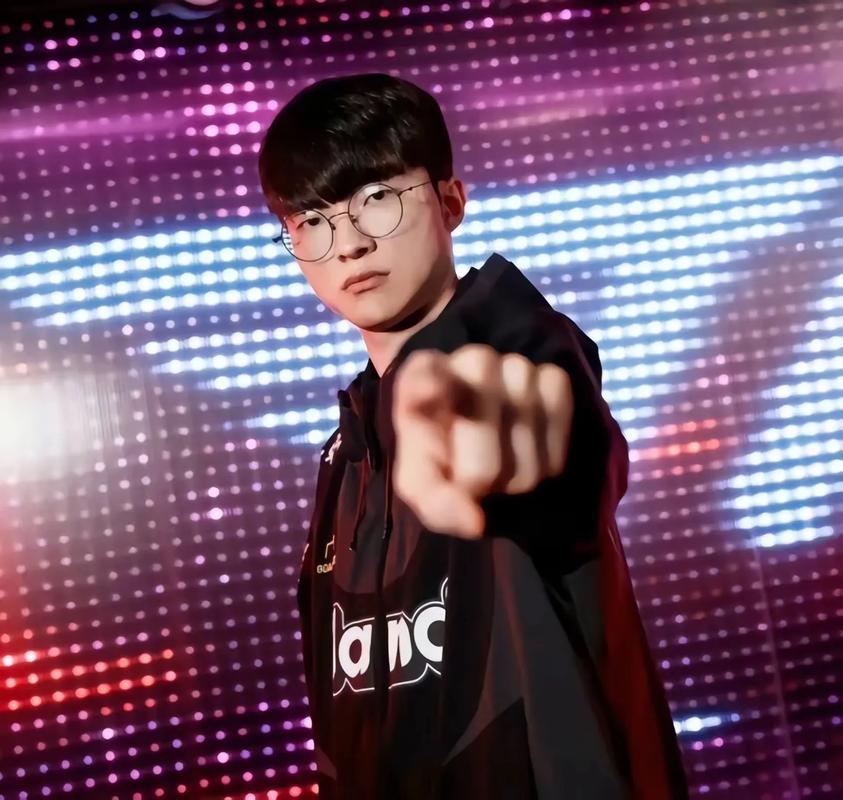 LPL季后赛：今天16：45 EDG vs FPX