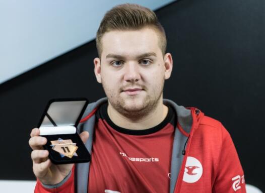 【图集】EDG决赛赛前返图：一起来围观冠军戒指