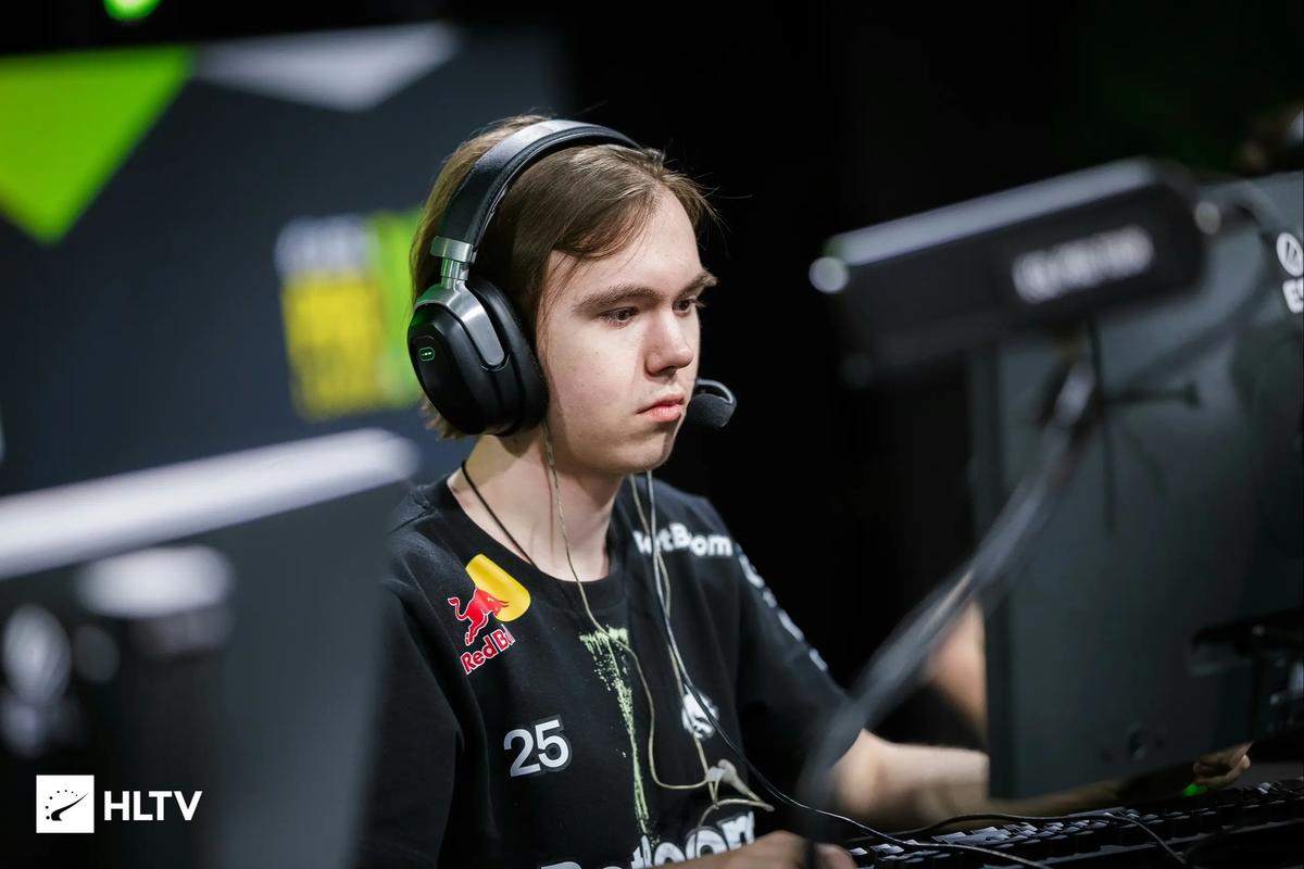 Fabre 对粉丝的反对声回应，加入 aurora ;