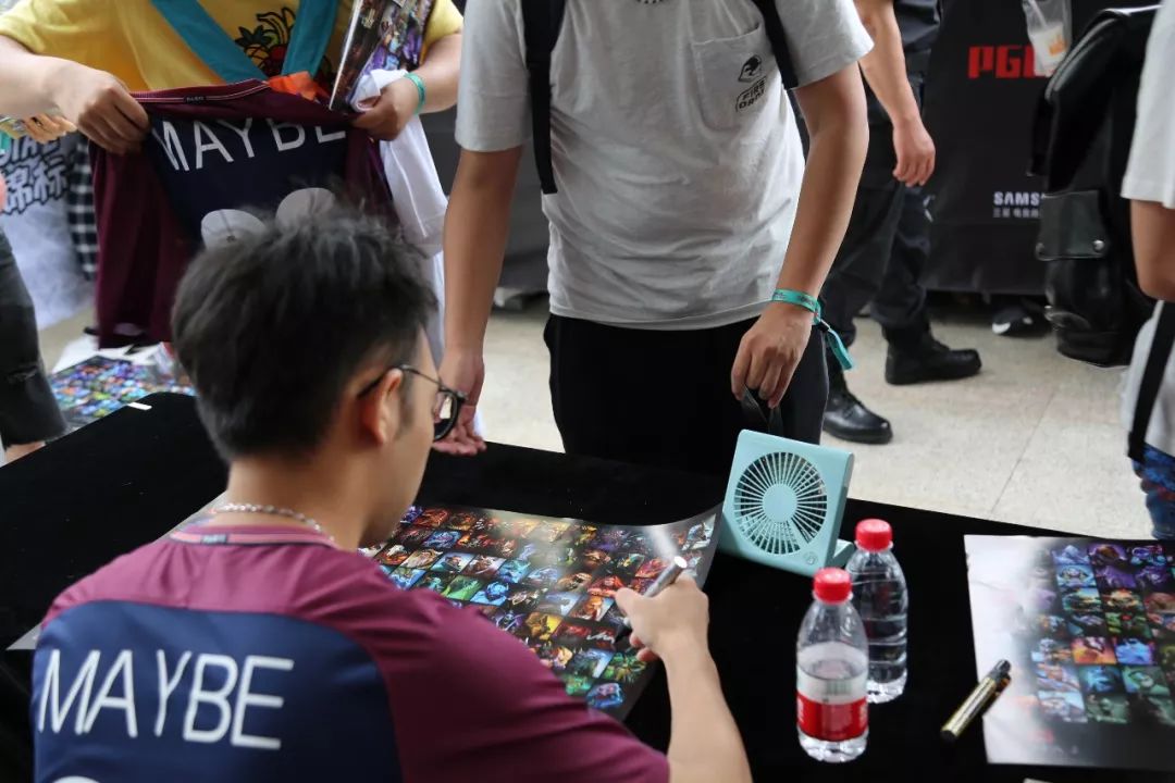MongolZ 通过击败 Eternal Fire 成功晋级 IEM Cologne 2024。