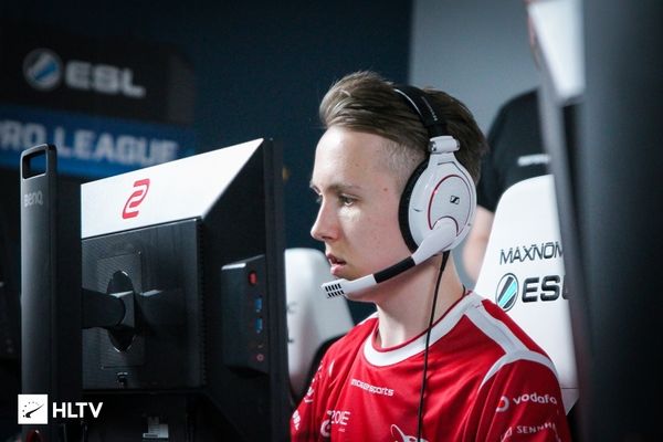 今天的德国杯首发阵容： Tarzan 对阵他旧俱乐部 Weibo Gaming